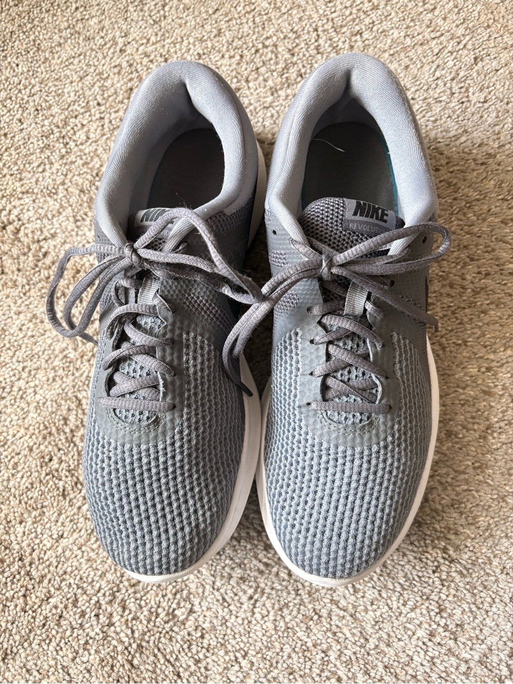 Nike revolutionary 4 new sneakers size 10 1/2 gray mesh light rarely worn